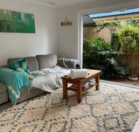 Cosy Backyard Apartment Close To Miami Beach - Whitsundays Accommodation