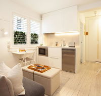 Cosy Flat in Art Deco Building Minutes From City - Whitsundays Accommodation