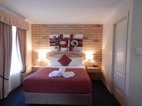 Cotswold Motor Inn - Whitsundays Accommodation 1