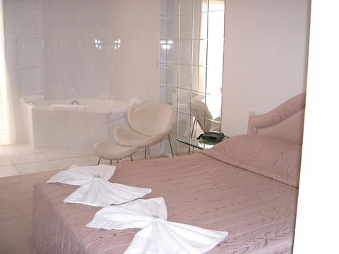 Cottonwood Motor Inn - Whitsundays Accommodation 1