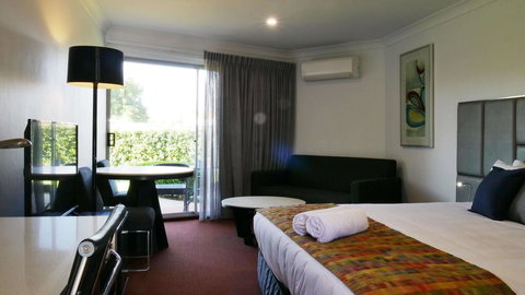 Country Capital Motel - Whitsundays Accommodation 2