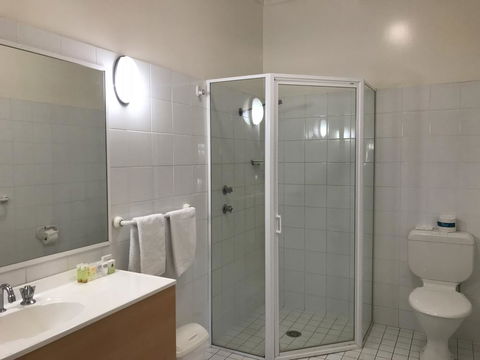 Country Gardens Motor Inn - Whitsundays Accommodation 1