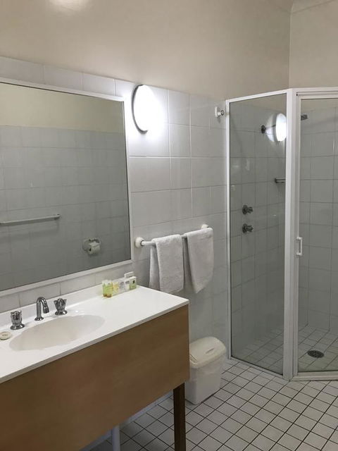 Country Gardens Motor Inn - Whitsundays Accommodation 2