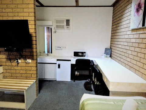 Country Home Motor Inn - Whitsundays Accommodation 2