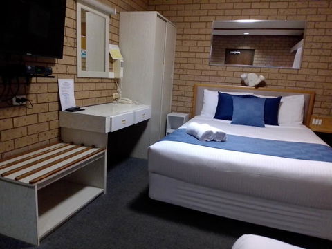Country Home Motor Inn - Whitsundays Accommodation 3