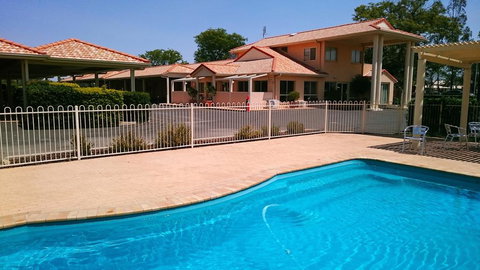 Country Roads Motor Inn - Whitsundays Accommodation 0