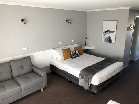 Country Roads Motor Inn - Whitsundays Accommodation 0