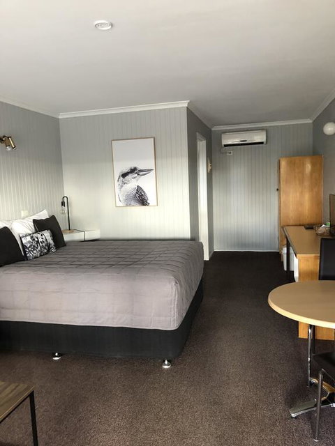 Country Roads Motor Inn - Whitsundays Accommodation 1