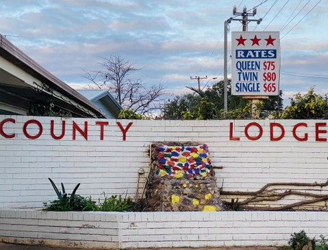County Lodge Motor Inn - Whitsundays Accommodation 1