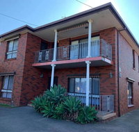 Cozy Ensuite Master Bedroom in Bentleigh East - Whitsundays Accommodation