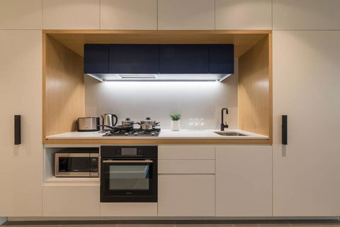 Cozy Melbourne Star 2 Bedroom Apartment Docklands - Whitsundays Accommodation 3