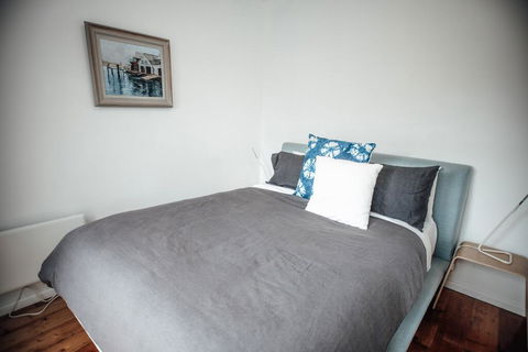 Craypot Cottage Port Campbell - Whitsundays Accommodation 2