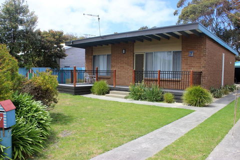 Cronulla Cottage @ Cape Woolamai - Whitsundays Accommodation 1