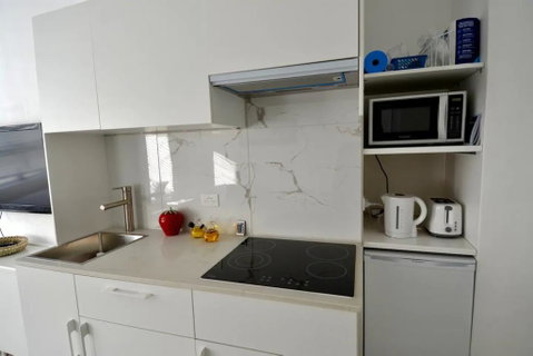 Cute Studio Apartment In Maroubra - Whitsundays Accommodation 3
