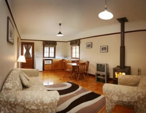 Cypress Ridge Cottages - Whitsundays Accommodation 2
