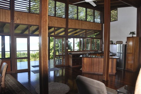 Daintree Oceanview Retreat - Holiday Home - Whitsundays Accommodation 2