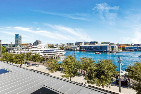 Darling Harbour Waterfront Luxury Apartment - Whitsundays Accommodation 1