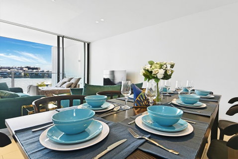Darling Harbour Waterfront Luxury Apartment - Whitsundays Accommodation 2
