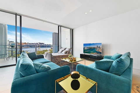 Darling Harbour Waterfront Luxury Apartment - Whitsundays Accommodation 0