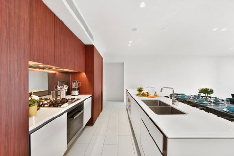 Darling Harbour Waterfront Luxury Apartment - Whitsundays Accommodation 3