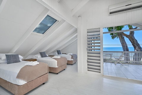 Decked Out By The Sea - Whitsundays Accommodation 1