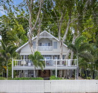 Decked Out By The Sea - Whitsundays Accommodation