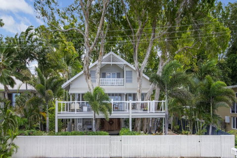 Decked Out By The Sea - Whitsundays Accommodation 0