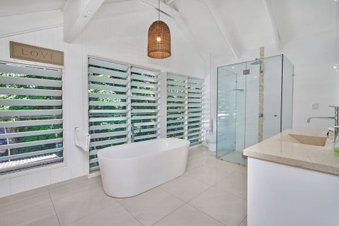 Decked Out By The Sea - Whitsundays Accommodation 3
