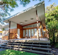 Decked out for a Fantastic Holiday - Winnett St Woorim Upstairs only - Whitsundays Accommodation