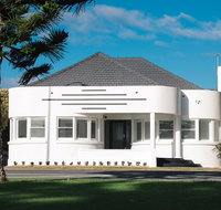 Deco Beach Luxury Apartments - Whitsundays Accommodation