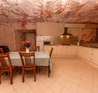 Desert Dwellers Underground BB - Whitsundays Accommodation