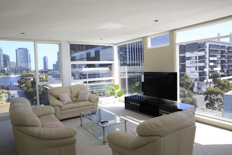Docklands Luxury Penthouse Right Above The District Docklands - Whitsundays Accommodation 2