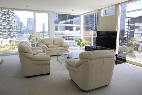 Docklands Luxury Penthouse Right Above The District Docklands - Whitsundays Accommodation 3