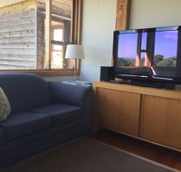 Dolphin Beach House - Whitsundays Accommodation
