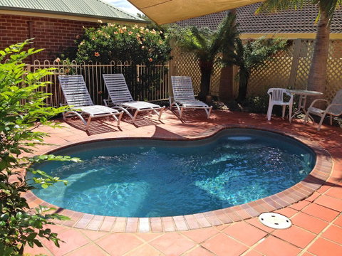 Dolphin Shores - Whitsundays Accommodation 0