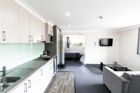 Dolphin Shores - Whitsundays Accommodation 3