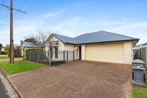 Domain One Apartment - Whitsundays Accommodation 2