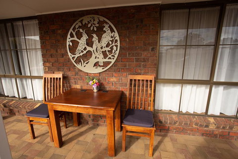 Donald Motor Lodge - Whitsundays Accommodation 1