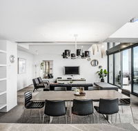 DreamHost at Dock 5 Sub-Penthouse - Whitsundays Accommodation