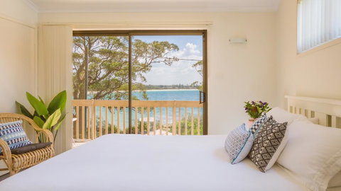 Driftwood Beachfront @ Vincentia - Whitsundays Accommodation 2