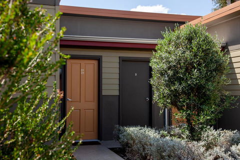 Duke's Inn - Whitsundays Accommodation 1