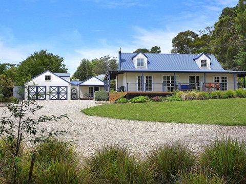 Duncraig House - Open Fireplace, Spa, Pet Friendly - Whitsundays Accommodation 0