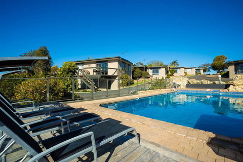 Eagle Heights Holiday Units - Whitsundays Accommodation 0
