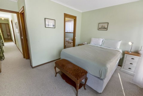 Eagle Point Getaway - Waterfront Serenity! - Whitsundays Accommodation 2