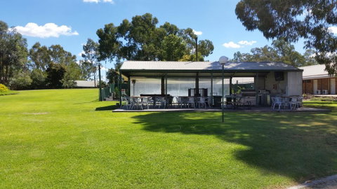 Early Settlers Motel Tocumwal - Whitsundays Accommodation 2