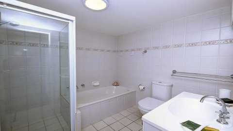 Ebbtide 3 - On Main Beach! - Whitsundays Accommodation 3