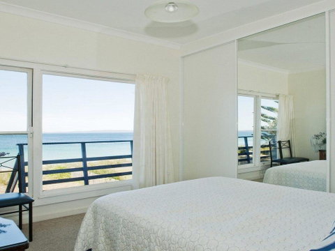 Eden On The Beach - Beachside Getaway - Whitsundays Accommodation 3