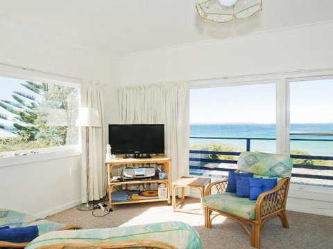 Eden On The Beach - Beachside Getaway - Whitsundays Accommodation 1