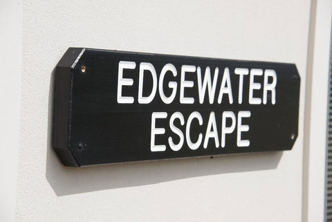Edgewater Escape - Whitsundays Accommodation 1