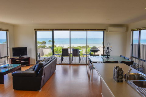 Edgewater Escape - Whitsundays Accommodation 3